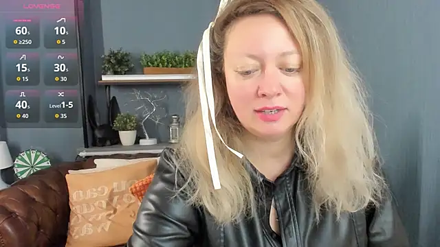 JesiaFoxi online show from 11/22/25, 01:32