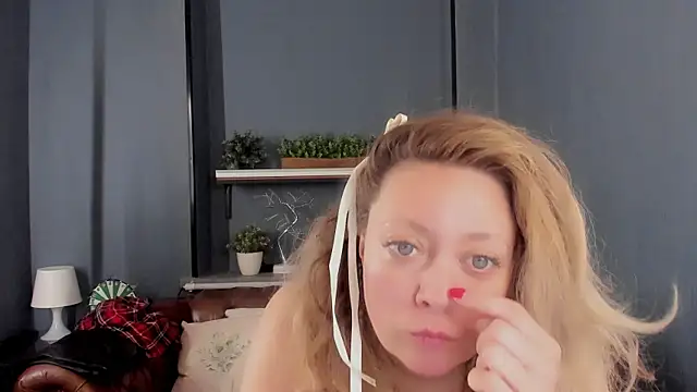 JesiaFoxi online show from 11/05/25, 12:52