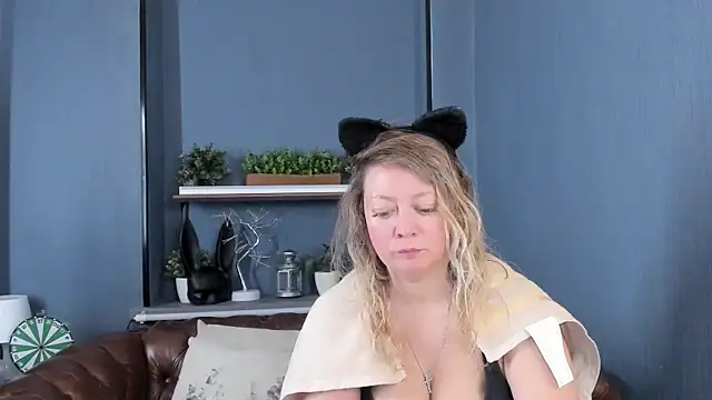 JesiaFoxi online show from 10/07/25, 10:38