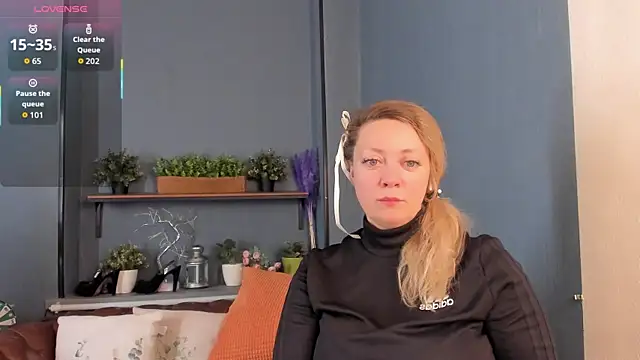 JesiaFoxi online show from 12/18/25, 09:36