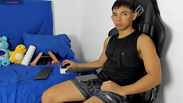 Tonny twink  online show from 05/18/26, 01:28