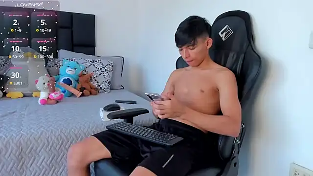 Tonny twink  online show from 12/19/25, 04:09