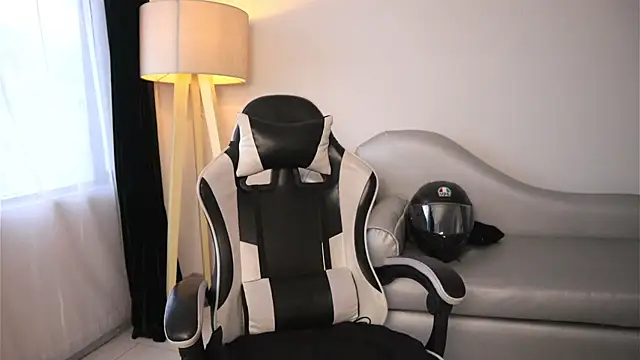 ashleyvalirya online show from 04/08/26, 07:48