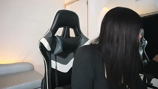 ashleyvalirya online show from 04/13/26, 03:54