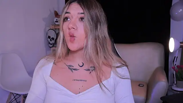 ashleyvalirya online show from 10/29/25, 04:00