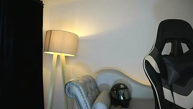 ashleyvalirya online show from 04/10/26, 07:21