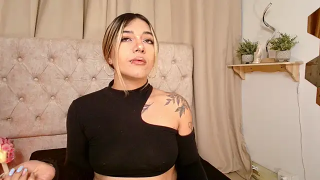 Snapshot of ashleyvalirya chatting on 03/07/25, 04:02 ashleyvalirya online show from 03/07/25, 04:02