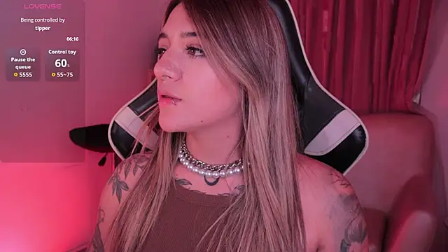 ashleyvalirya online show from 12/18/25, 04:06