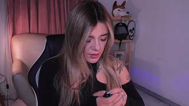 ashleyvalirya online show from 10/23/25, 04:11