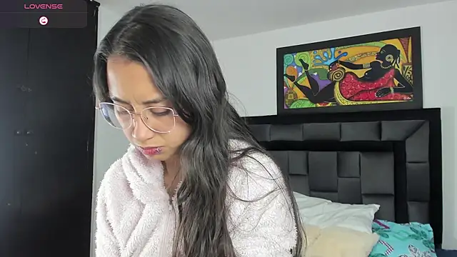 Snapshot of tatiana_valencia chatting on 03/17/25, 12:35 tatiana valencia online show from 03/17/25, 12:35