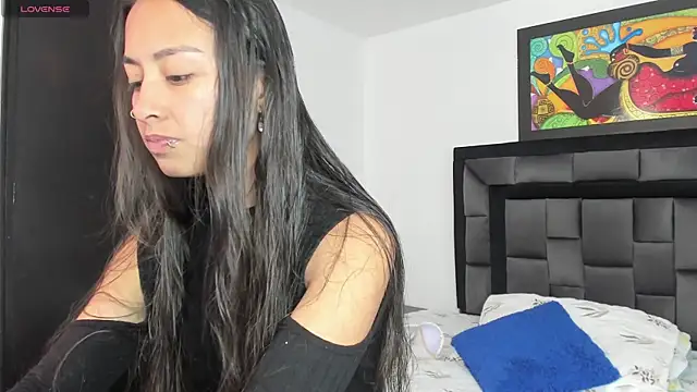 Snapshot of tatiana_valencia chatting on 02/23/25, 12:48 tatiana valencia online show from 02/23/25, 12:48