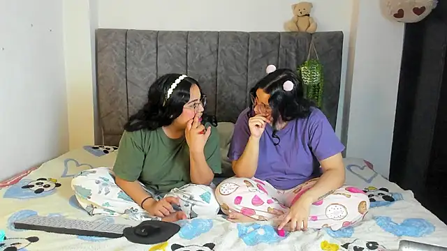 maddie-and-chelsea- online show from 03/11/26, 03:22