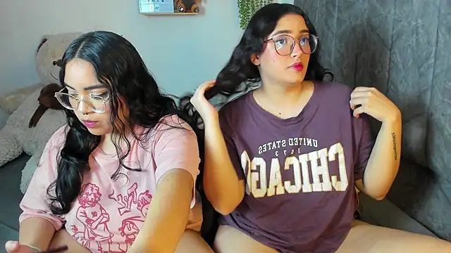 Snapshot of maddie-and-chelsea- chatting on 12/22/25, 11:21 maddie-and-chelsea- online show from 12/22/25, 11:21