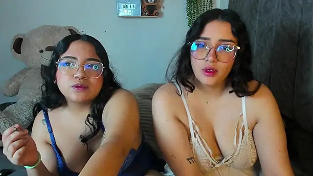 maddie-and-chelsea- online show from 12/19/25, 01:02