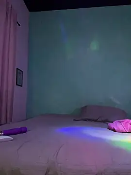 xMirana  online show from 04/12/26, 07:44