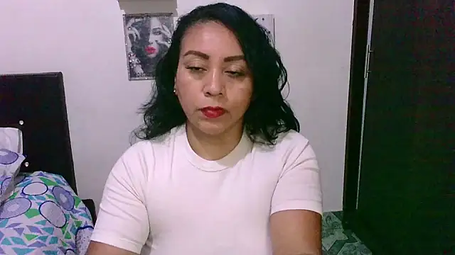 Snapshot of zaray_bella chatting on 10/17/25, 09:38 zaray bella online show from 10/17/25, 09:38