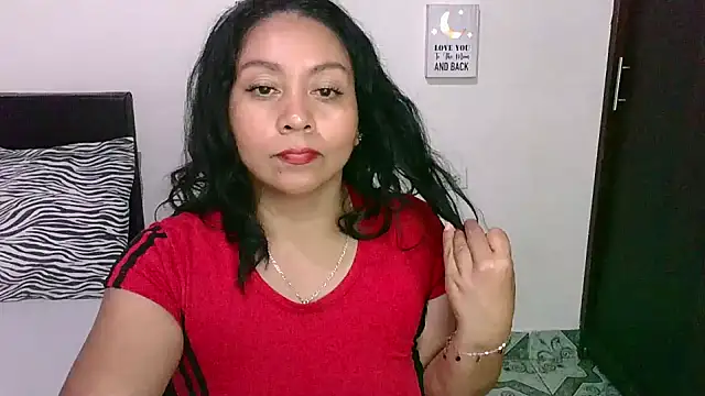 Snapshot of zaray_bella chatting on 03/06/25, 10:58 zaray bella online show from 03/06/25, 10:58