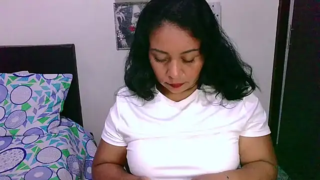 Snapshot of zaray_bella chatting on 01/08/26, 10:38 zaray bella online show from 01/08/26, 10:38