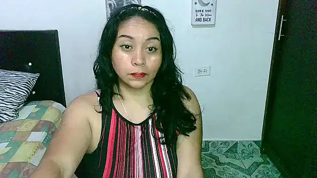 Snapshot of zaray_bella chatting on 02/13/25, 12:13 zaray bella online show from 02/13/25, 12:13