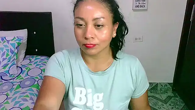 Snapshot of zaray_bella chatting on 03/15/25, 12:58 zaray bella online show from 03/15/25, 12:58