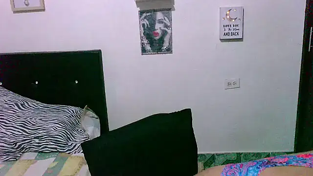 Snapshot of zaray_bella chatting on 09/13/25, 11:38 zaray bella online show from 09/13/25, 11:38