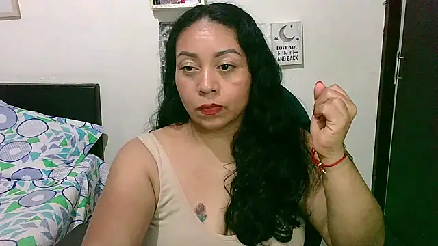 Snapshot of zaray_bella chatting on 06/13/26, 01:58 zaray bella online show from 06/13/26, 01:58