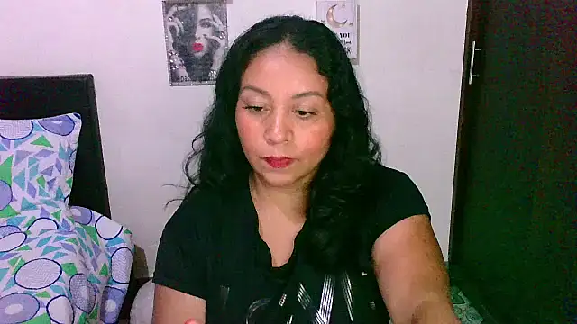 Snapshot of zaray_bella chatting on 01/13/26, 09:52 zaray bella online show from 01/13/26, 09:52