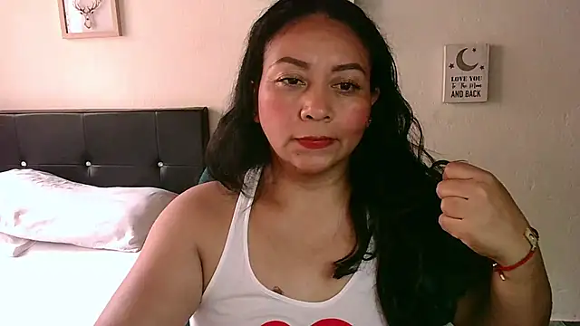 Snapshot of zaray_bella chatting on 07/12/26, 03:57 zaray bella online show from 07/12/26, 03:57