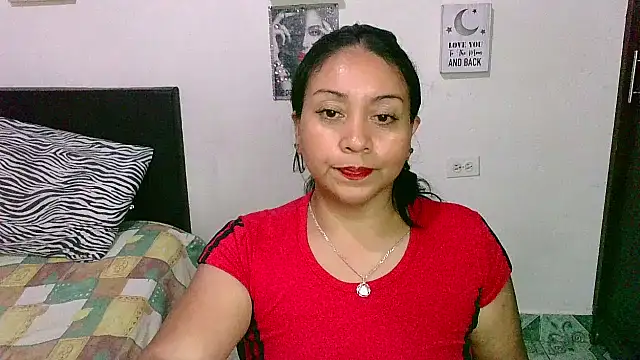 Snapshot of zaray_bella chatting on 02/13/25, 11:04 zaray bella online show from 02/13/25, 11:04