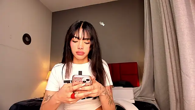 Giovanna oliveira online show from 04/19/26, 11:18