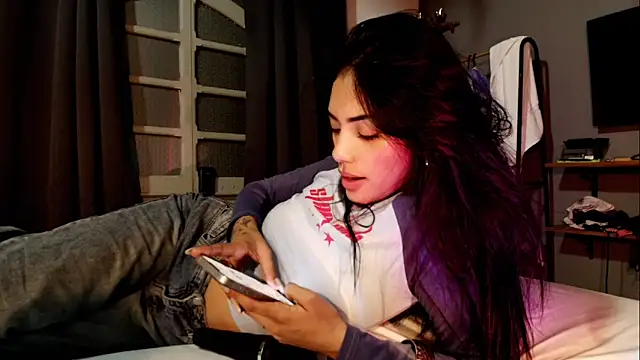 Giovanna oliveira online show from 03/08/26, 06:49