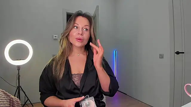  cometoseeme  online show from 01/18/26, 02:09