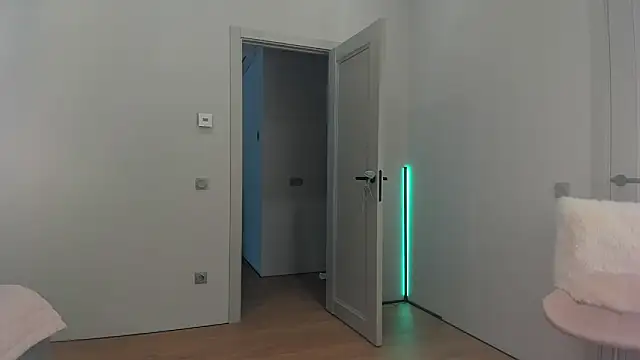  cometoseeme  online show from 10/10/25, 02:18