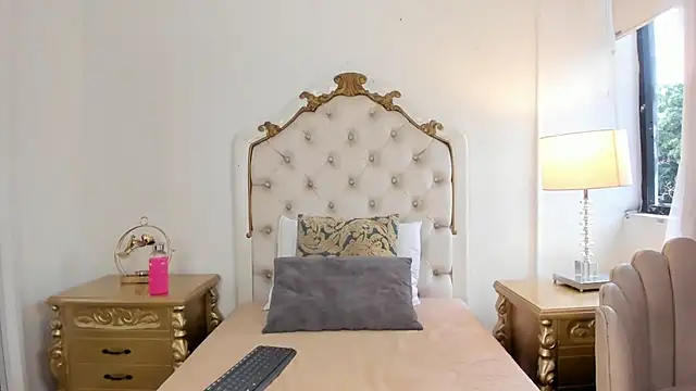 Victoria vallejo  online show from 04/13/26, 11:58