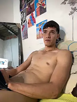 Snapshot of cristofer_988 chatting on 03/10/25, 01:23 cristofer 988 online show from 03/10/25, 01:23