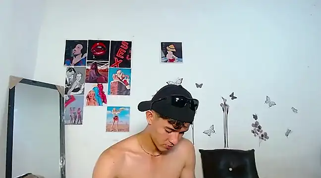 Snapshot of cristofer_988 chatting on 02/21/25, 04:18 cristofer 988 online show from 02/21/25, 04:18