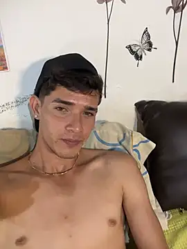 Snapshot of cristofer_988 chatting on 03/10/25, 04:28 cristofer 988 online show from 03/10/25, 04:28