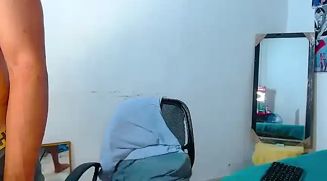 Snapshot of cristofer_988 chatting on 03/04/25, 03:44 cristofer 988 online show from 03/04/25, 03:44