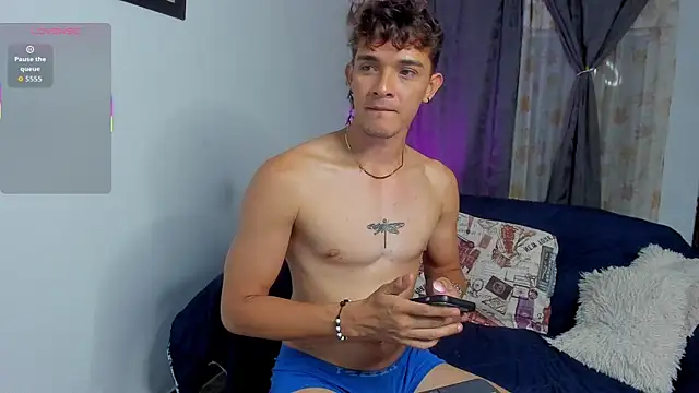 Snapshot of cristofer_988 chatting on 11/30/25, 12:44 cristofer 988 online show from 11/30/25, 12:44