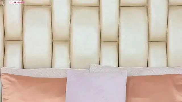 Alexa Miss online show from 12/22/25, 07:36