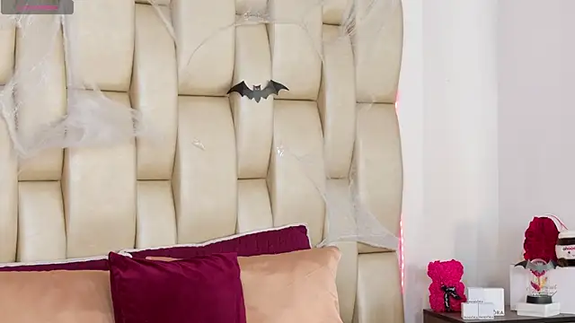 Alexa Miss online show from 10/21/25, 03:22