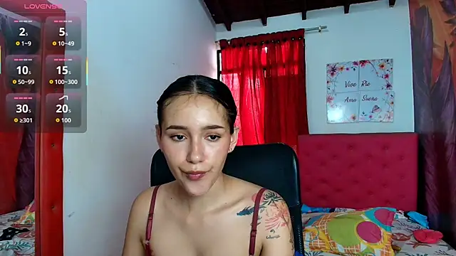 Snapshot of miley_blue_ chatting on 10/07/25, 07:15 miley blue online show from 10/07/25, 07:15