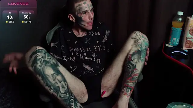 Snapshot of lonelycrystal chatting on 10/30/25, 10:39 lonelycrystal online show from 10/30/25, 10:39