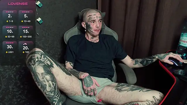 Snapshot of lonelycrystal chatting on 10/06/25, 03:02 lonelycrystal online show from 10/06/25, 03:02