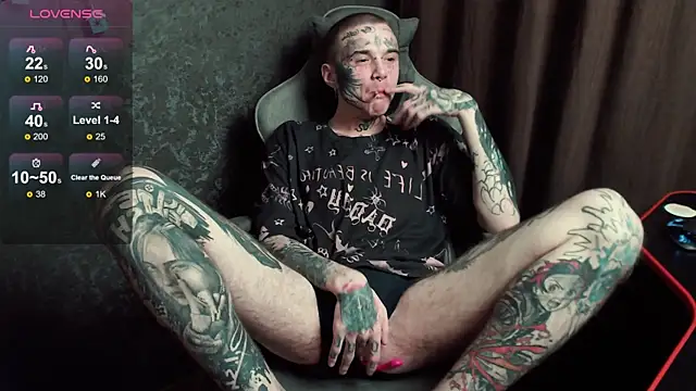 Snapshot of lonelycrystal chatting on 09/30/25, 07:53 lonelycrystal online show from 09/30/25, 07:53