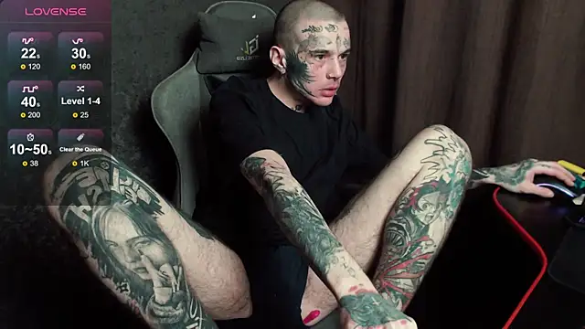 Snapshot of lonelycrystal chatting on 10/13/25, 09:05 lonelycrystal online show from 10/13/25, 09:05