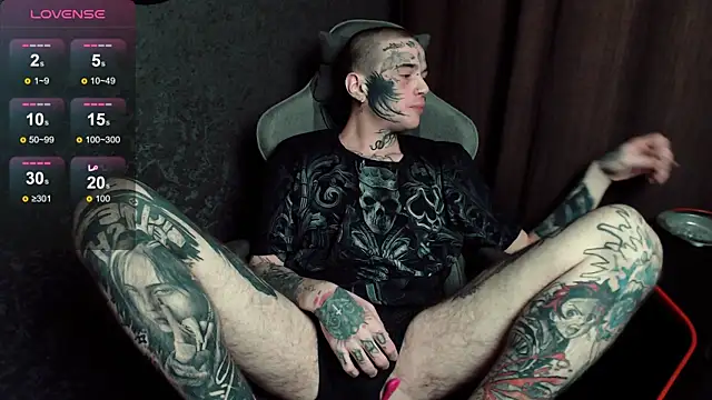 Snapshot of lonelycrystal chatting on 10/20/25, 08:42 lonelycrystal online show from 10/20/25, 08:42