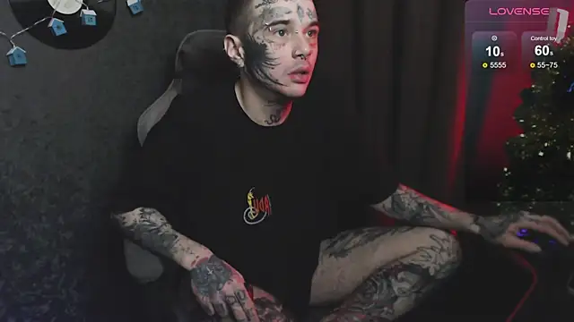 Snapshot of lonelycrystal chatting on 12/25/24, 01:51 lonelycrystal online show from 12/25/24, 01:51