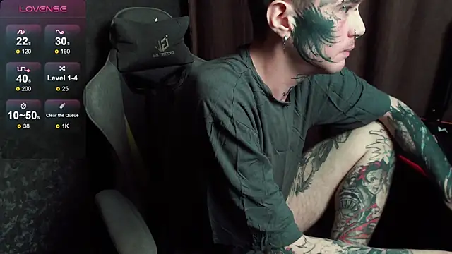 Snapshot of lonelycrystal chatting on 10/28/25, 09:14 lonelycrystal online show from 10/28/25, 09:14