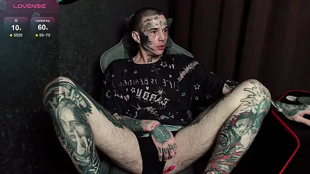 Snapshot of lonelycrystal chatting on 10/02/25, 09:51 lonelycrystal online show from 10/02/25, 09:51